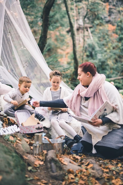 «Zauberglanz» organizza l'animazione per bambini: come qui in occasione di un matrimonio autunnale nel bosco.