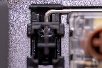 Bello: Logitech lubrifica gli stabilizzatori, almeno quelli dei tasti Backspace e Enter.