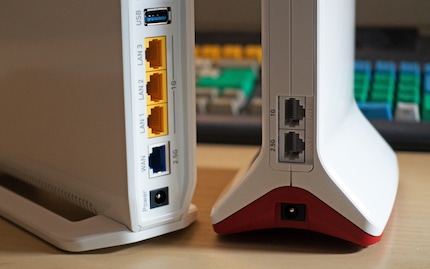 Il router dispone di una porta WAN da 2,5 Gigabit e tre porte LAN Gigabit, oltre a una porta USB-A 3.0. Il ripetitore dispone di una connessione LAN da 2,5 Gigabit e una LAN Gigabit.