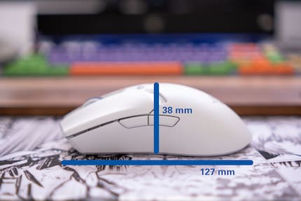 Die Viper V2 Pro im Seitenprofil mit Bemassungen in Millimeter.