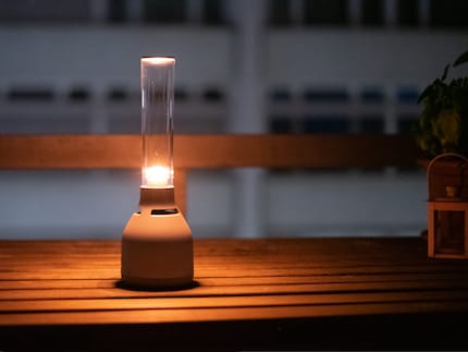 Sul balcone, il diffusore fornisce una luce accogliente.