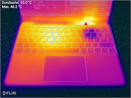 Il case del Microsoft Surface Laptop Go 2 raggiunge i 46,2 gradi nel punto più caldo quando la CPU è costantemente sotto carico.