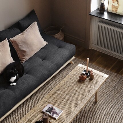 Dimensioni: 200 x 90 x 85 cm | Materiali: poliestere, legno di pino | Immagine: Karup Design
