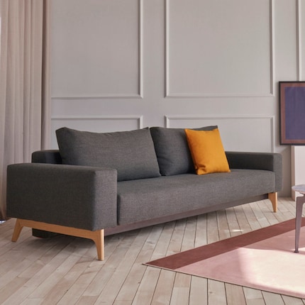 Dimensioni: 242 x 101 x 80 cm | Materiali: poliestere, legno di quercia | Immagine: Innovation Living