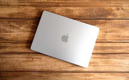 Il logo Apple ha ora un’altezza di 4,6 centimetri, rispetto ai 3,9 precedenti.