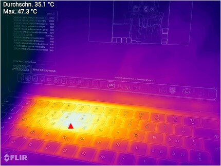 Immagine termica dell'Apple MacBook Air M2. Durante il test, il punto più caldo è di 47,3 gradi centigradi.