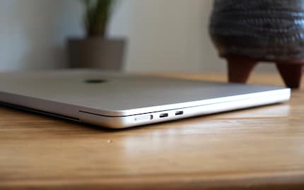 La porta MagSafe è di nuovo presente.