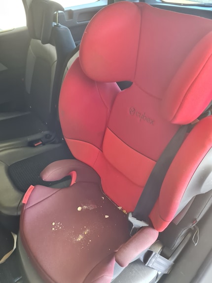 Non sarà un’impresa facile vendere su Ricardo un seggiolino così.