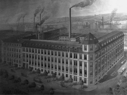 La fabbrica nel 1900 circa. Immagine: Piatnik