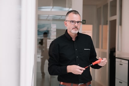 Christian spiega, passo dopo passo, come avviene la produzione degli utensili di PB Swiss Tools.