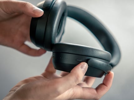 Quando si accende, si può vedere il livello della batteria dalle cinque lucine.