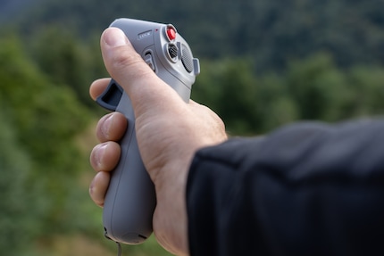 Trovo che guidare un drone con il motion controller sia molto intuitivo anche per i principianti degli FPV