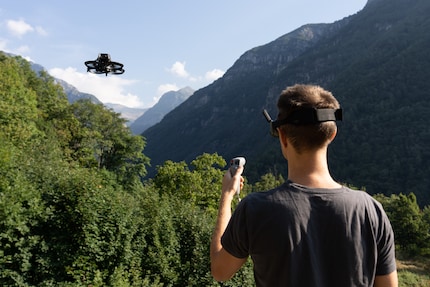 Io e il DJI Avata nella Valle Verzasca: con il nuovo FPV il divertimento è assicurato.