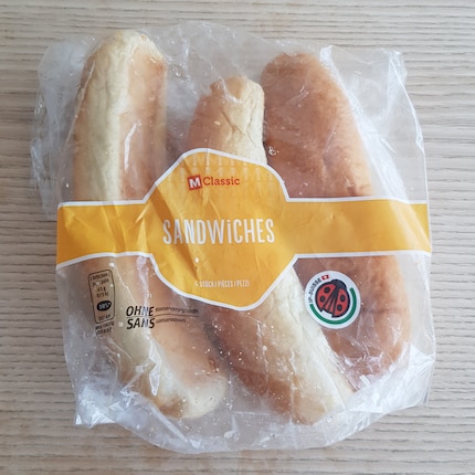 Ok, questi panini per hotdog non sembrano più tanto commestibili: liberatene.