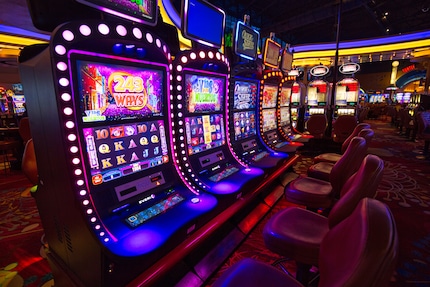 Le slot machine, come questa di Las Vegas, innescano nel cervello meccanismi simili a quelli di TikTok