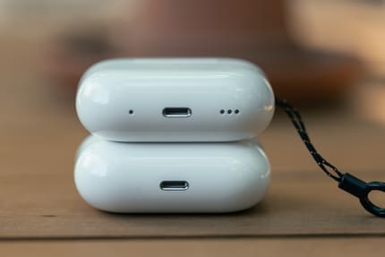 Nella nuova generazione, Apple ha integrato degli altoparlanti nella custodia.