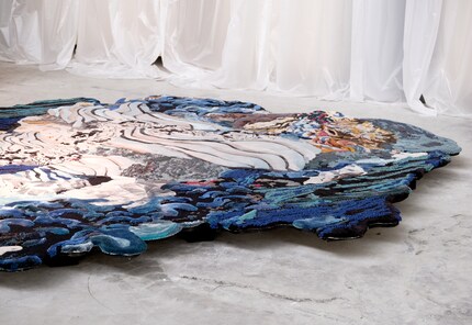 This design is supposed to «express colours that words cannot describe.» 