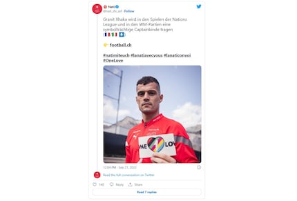 A different picture of the World Cup in Qatar: the armband that will be worn by Granit Xhaka along with the captains of England, the Netherlands, Belgium, Wales, France, Denmark and Germany. Norway and Sweden are also participating, but didn’t qualify.