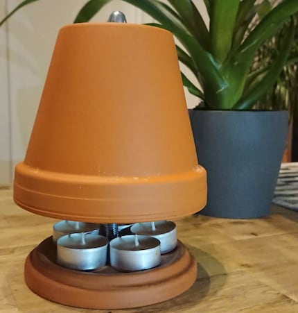 È possibile costruire stufe a lumini come queste o acquistarle in molte varianti su piattaforme di bricolage come Etsy.