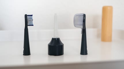 L'adattatore e le due testine del MultiShape: le testine hanno una base piuttosto larga.