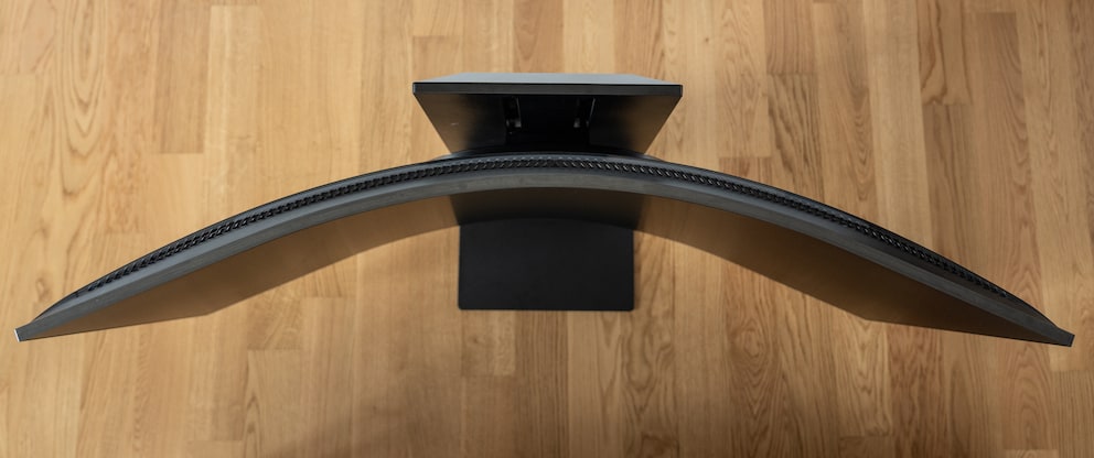 La curvatura del display rappresenta una sezione di un cerchio con un raggio di un metro.