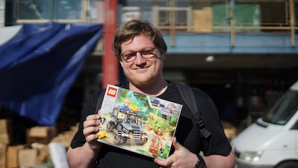 Se cerchi Lego o Jurassic World sulla confezione, sappi che lo stai facendo invano.