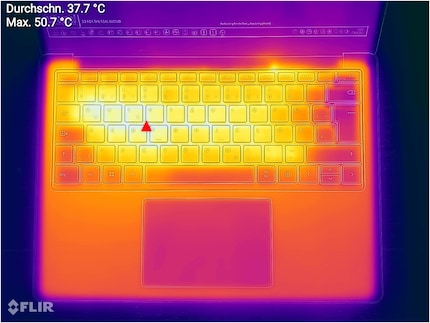 Dopo nove minuti di test Cinebench multi-core il case raggiunge i 50,7 °C nel punto più caldo.