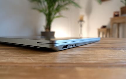 USB 3.1 tipo A, Thunderbolt 4 (USB-C) e jack per cuffie da 3,5 mm