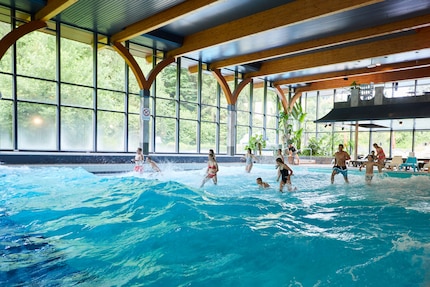 Allo scoccare dell’ora e della mezz’ora partono le onde nella piscina: un richiamo per tutti.