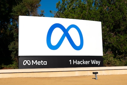 I wonder if ten years from now the Meta sign will still be at 1 Hacker Way.