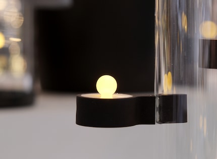 Magnetische LED-Teelichter kannst du vielseitig einsetzen.
