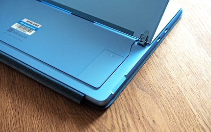 Sotto al supporto è nascosto un accesso diretto all’unità SSD.
