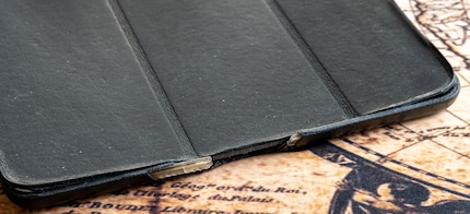 Ecco come appare la custodia di un iPad dopo otto anni di utilizzo quotidiano.