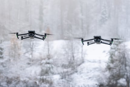 Entrambi i Mavic sono grandi, ma se necessario rimangono comunque in aria per molto tempo.