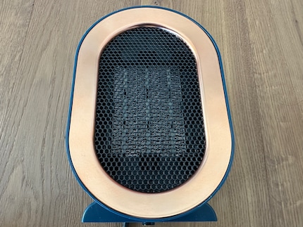 Il Boldr visto dal davanti: un anello color ottone intorno alla griglia di ventilazione aggiunge una certa eleganza.