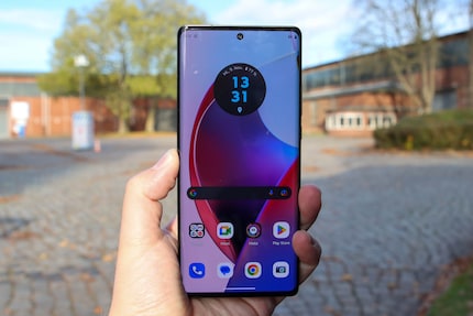 Il display da 6,67 pollici in tutto il suo splendore.