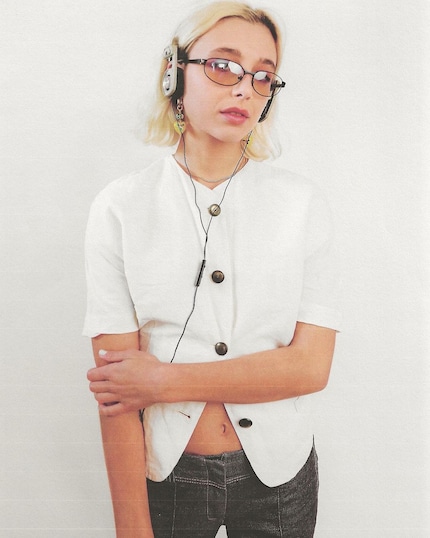 La fashion girl Emma Chamberlain con le popolarissime Porta Pros di Koss.