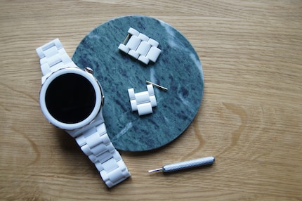 Loosening and tightening the Huawei Watch GT 3 Pro is a painstaking process.