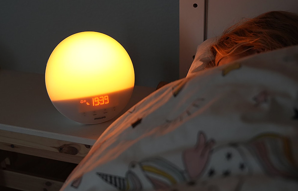 Sveglia ingannata, bambina addormentata: la Wake-up Light ora viene usata come luce per addormentarsi.