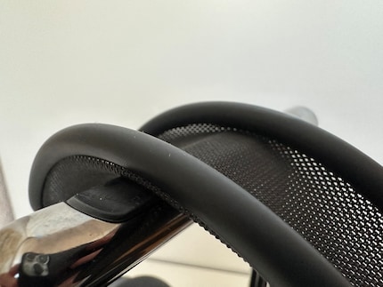 Il carico è sul tessuto degli AirPods Max.