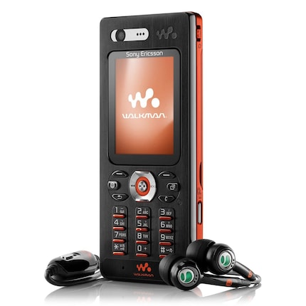 Il Sony Ericsson W880i del 2007 era dotato di auricolari di qualità e offriva diverse funzioni multimediali nonostante le dimensioni molto ridotte.