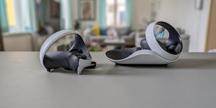 La forma insolita dei controller rende l'inserimento poco pratico.