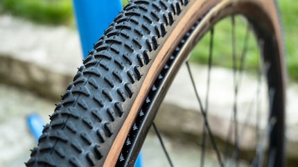 I did it! The new tyre on the rim.