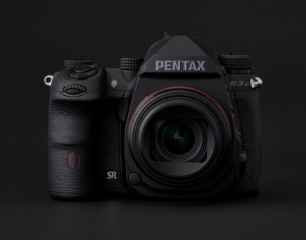 In teoria, la nuova Pentax scatta foto migliori in scala di grigi rispetto alle altre fotocamere.