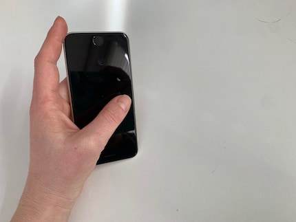 Di nuovo in mano. Quelle continue occhiatine al display sono come un riflesso e mi distraggono.