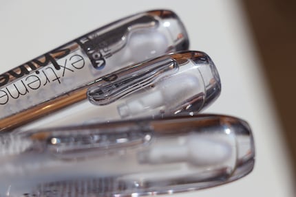 The transparent Extreme Shine Volume lip glosses from essence in 01 Crystal Clear.