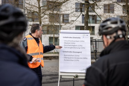 Remo Zemp explains where e-bikers face dangers in road traffic.