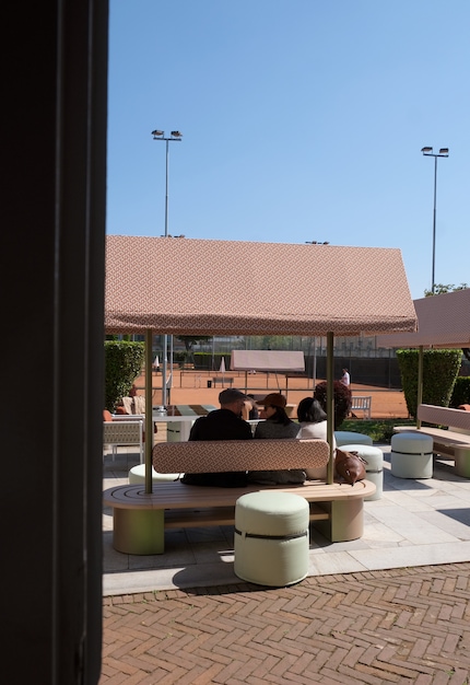 The temporary intervention called «Clay Court Club» took place at the Milano Bonacossa tennis club.
