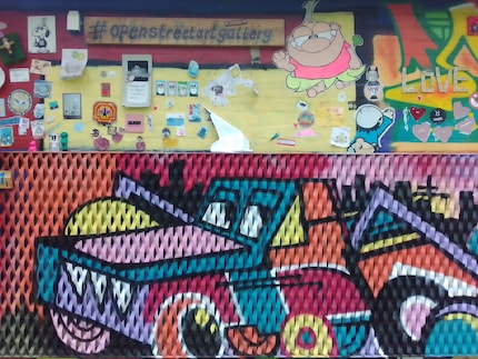 Colori cupi e pochi dettagli.