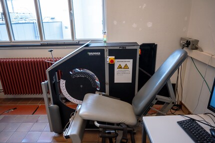 Prototipo della leg extension: un dispositivo dall'aspetto particolare, ma ricco di tecnologia all'avanguardia. Quest'ultima si trova dietro la copertura e non può (ancora) essere fotografata.